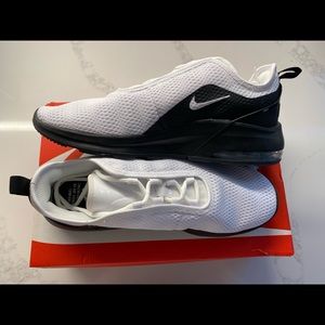 Nike Air Max Motion 2, women’s
